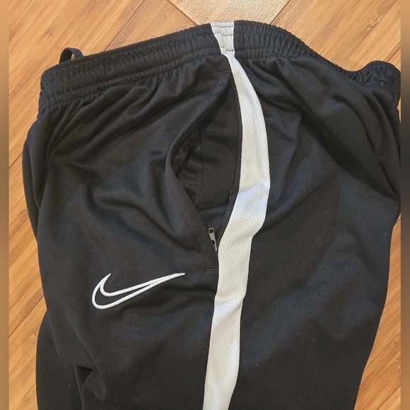 NWOT Nike Black Joggers with White Accents - Picture 9 of 9